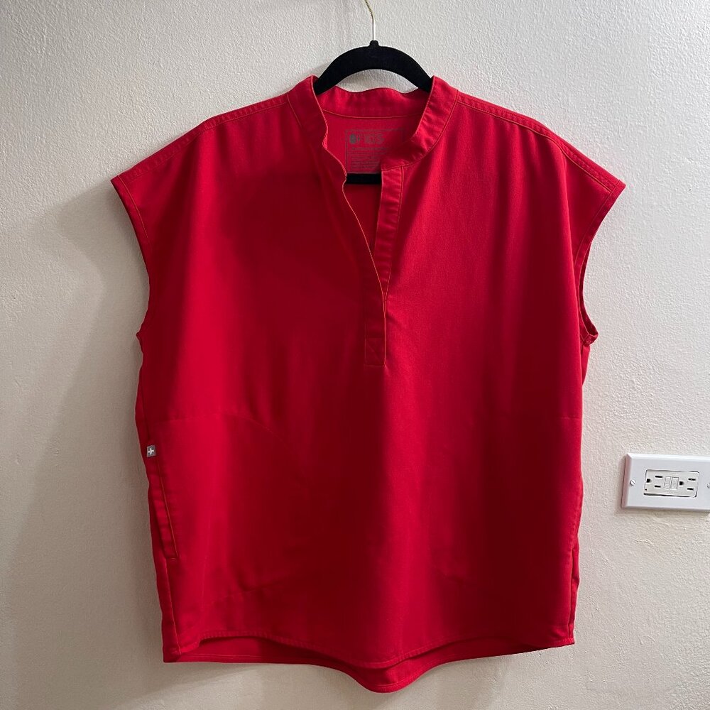 Figs Scrubs: POP RED Rafaela Top & Zamora Jogger (Top: M | Pants: MP)